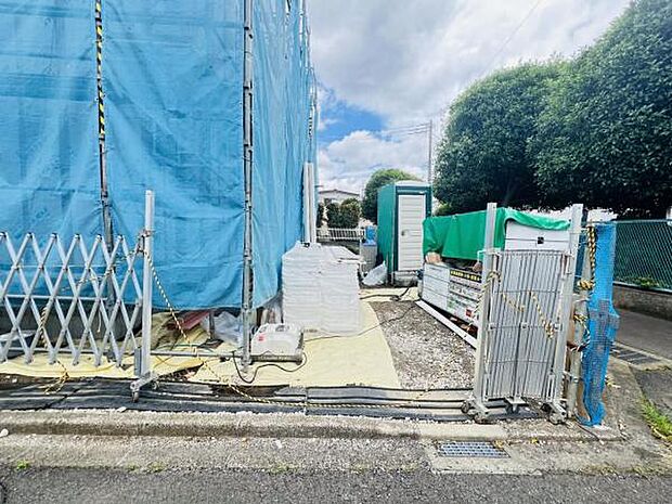 駐車場ももちろん完備しておりますのでお車所有の方にも心強いです。