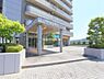 エントランス：ゆったりとした印象のエントランスです。