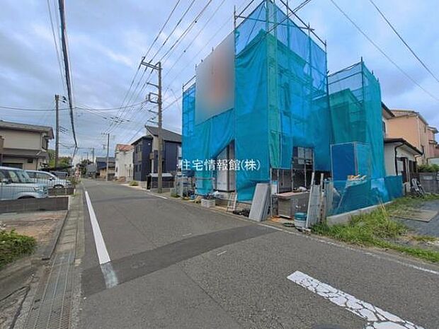 前面道路を含めた現地写真です。