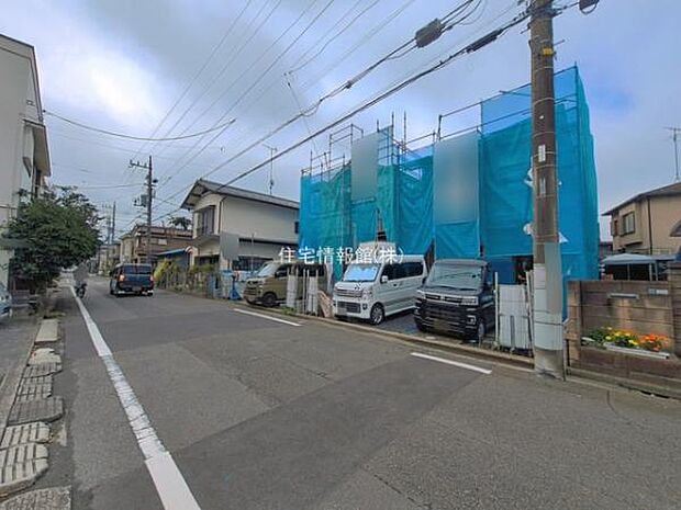 前面道路を含めた現地写真です。