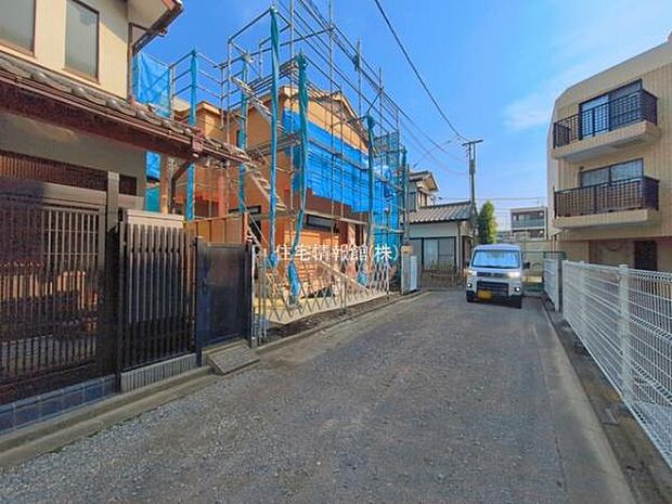 前面道路を含めた現地写真です。