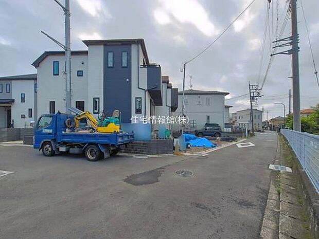 前面道路を含めた現地写真です。