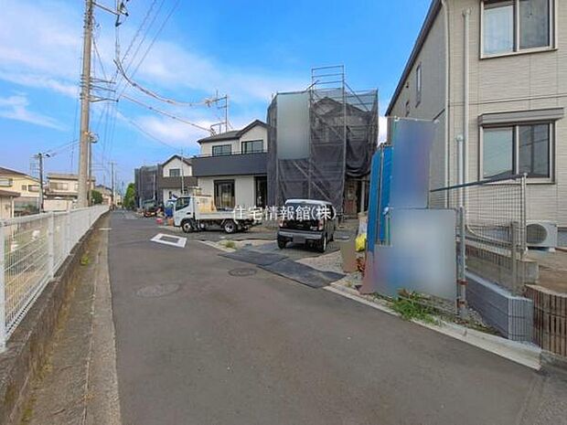 前面道路を含めた現地写真です。