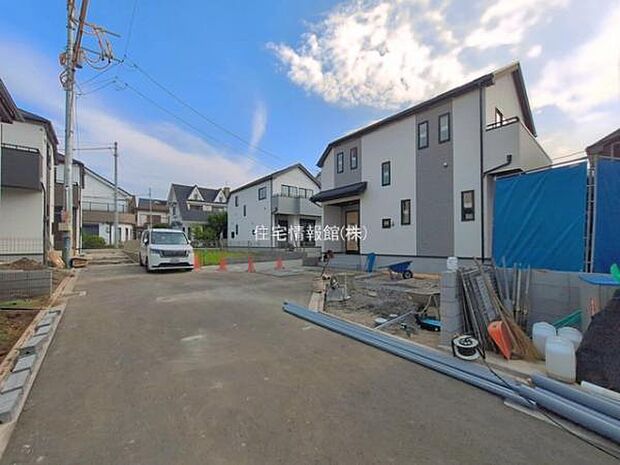 前面道路を含めた現地写真です。