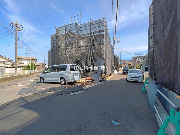 前面道路を含めた現地写真です。