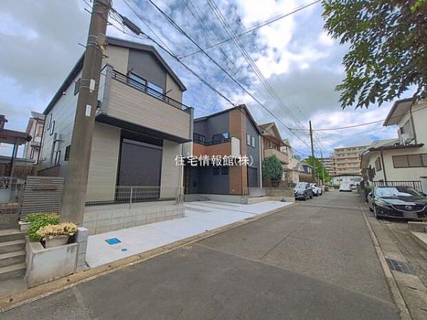 前面道路を含めた現地写真です。