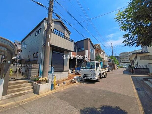 前面道路を含めた現地写真です。