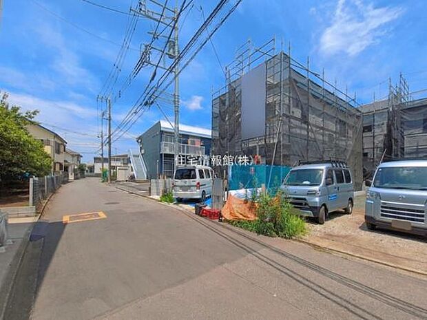 前面道路を含めた現地写真です。