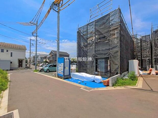 前面道路を含めた現地写真です。