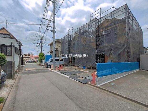 前面道路を含めた現地写真です。