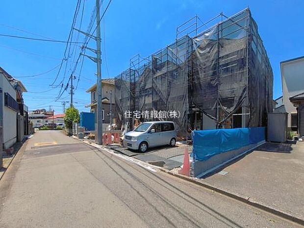 前面道路を含めた現地写真です。