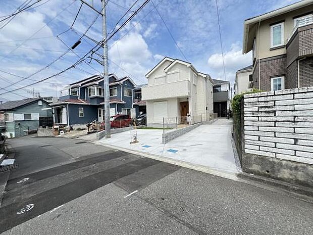 前面道路を含めた現地写真です。
