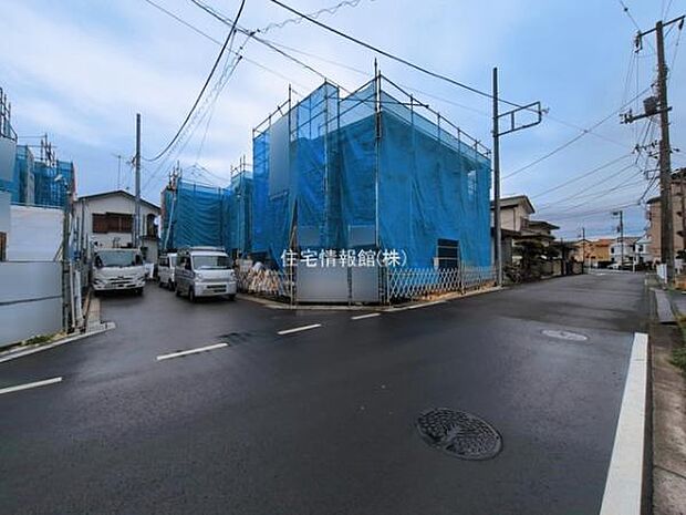 前面道路を含めた現地写真です。