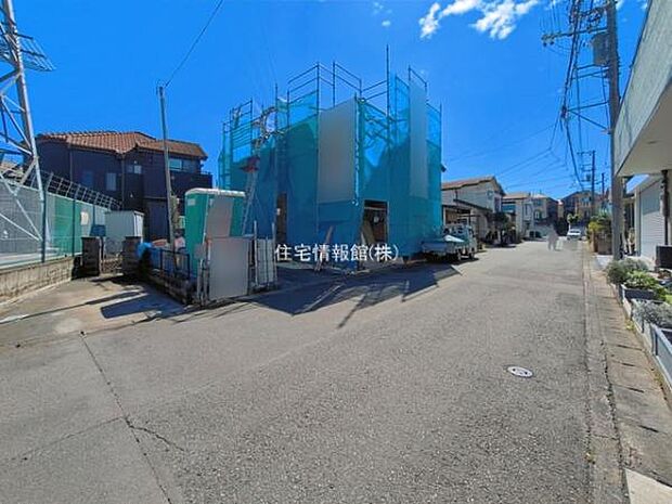 前面道路を含めた現地写真です。
