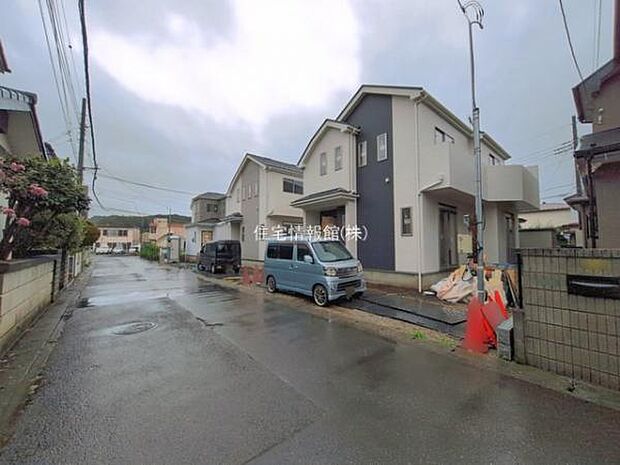 前面道路を含めた現地写真です。