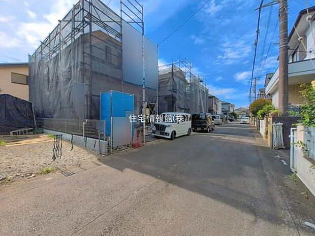 前面道路を含めた現地写真です。