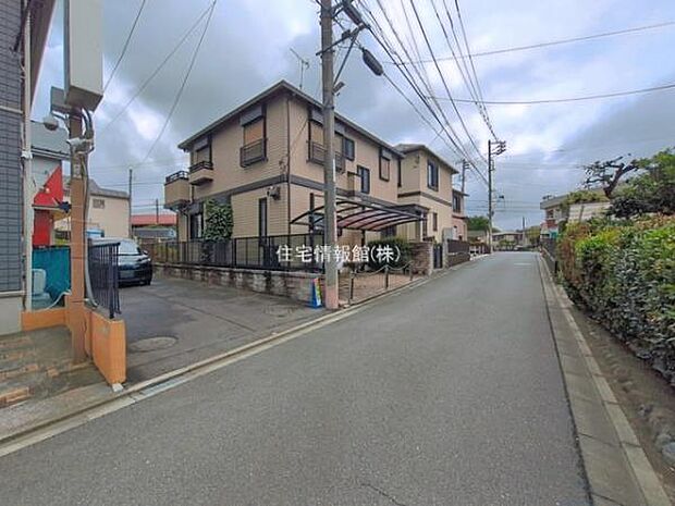 前面道路を含めた現地写真です。