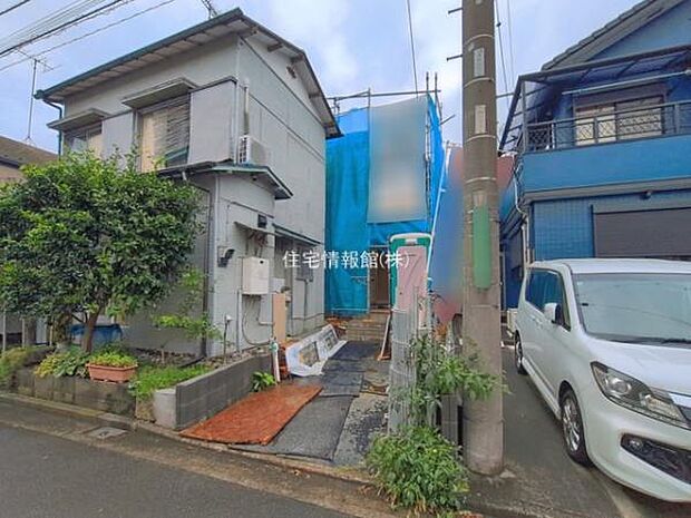 前面道路を含めた現地写真です。
