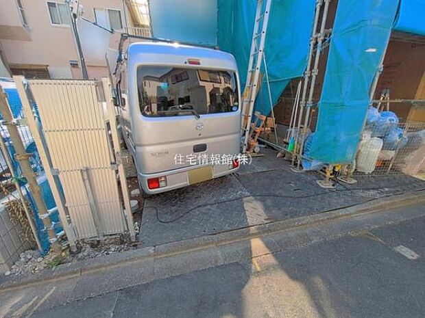 前面道路を含めた現地写真です。