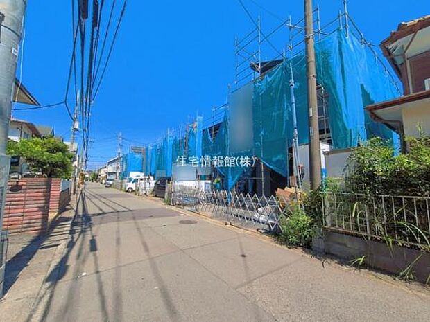 前面道路を含めた現地写真です。