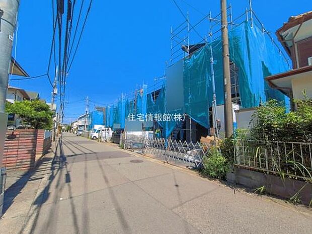 前面道路を含めた現地写真です。