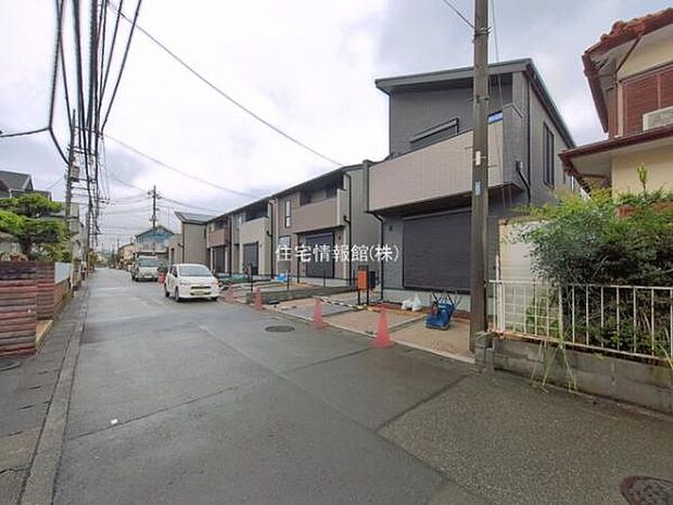 前面道路を含めた現地写真です。