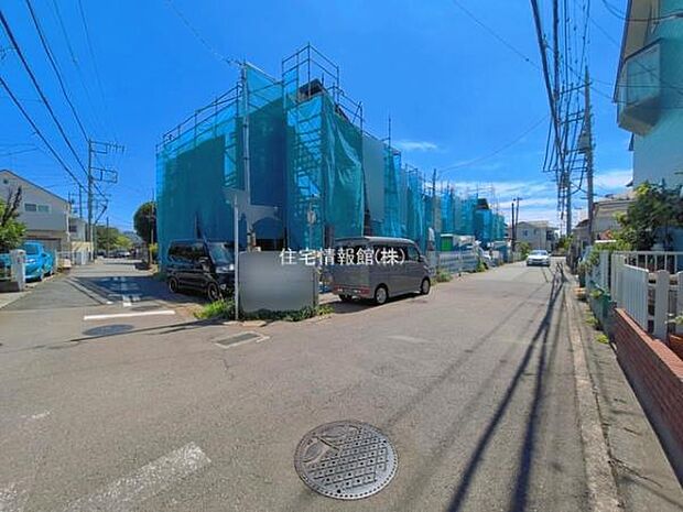 前面道路を含めた現地写真です。