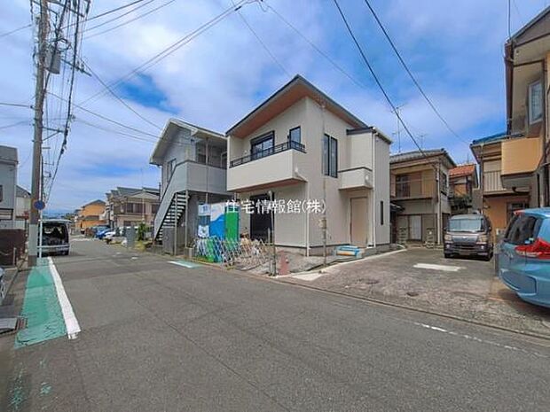 前面道路を含めた現地写真です。