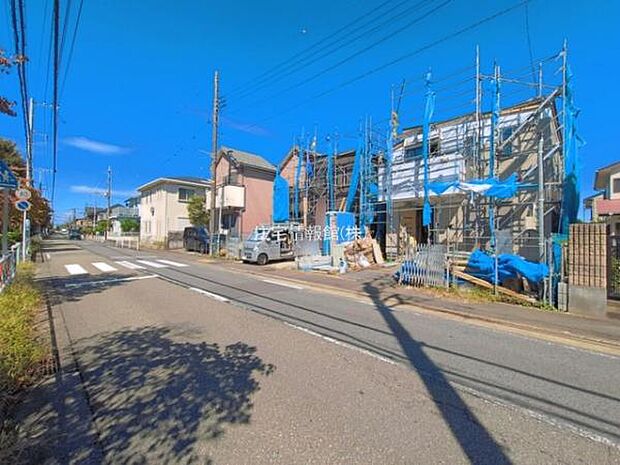 前面道路を含めた現地写真です。