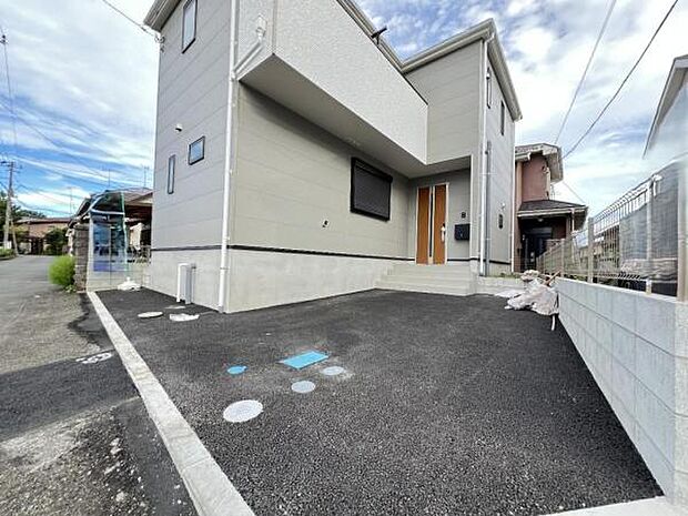 駐車場ももちろん完備しておりますのでお車所有の方にも心強いです。