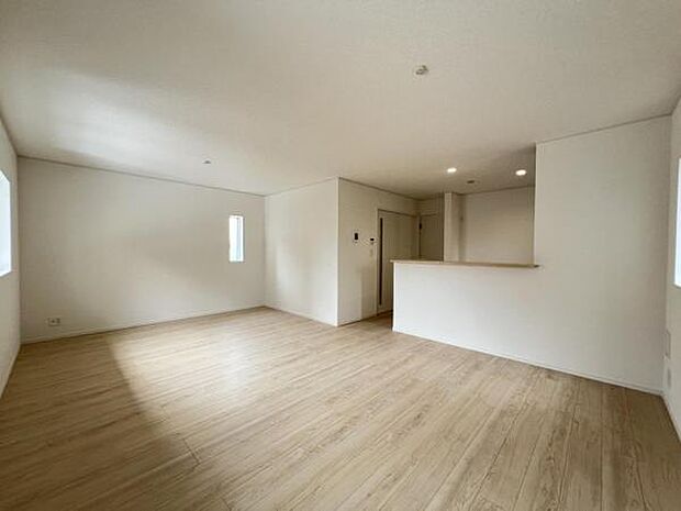 家族団らんの場所としてゆったりと居心地の良いリビングです。