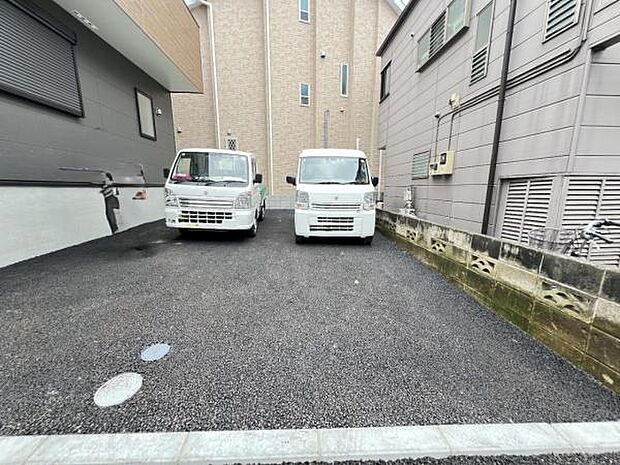 駐車場ももちろん完備しておりますのでお車所有の方にも心強いです。