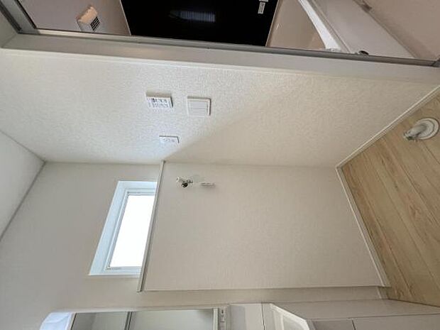 お天気を気にせずお洗濯ができ、室内干し可能です。