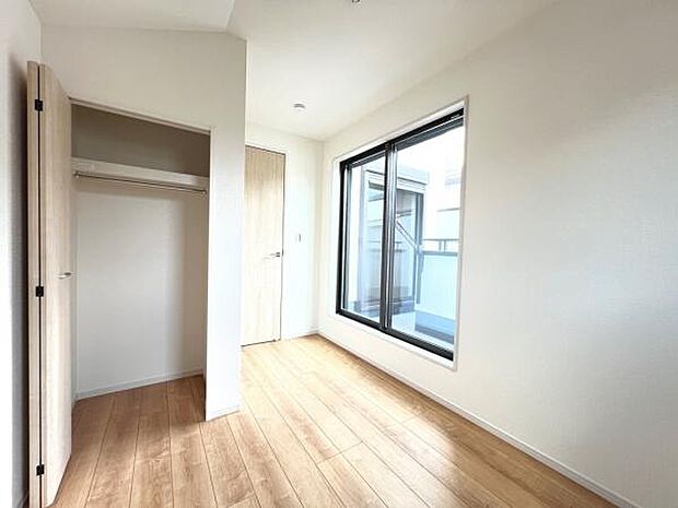 いつでもお部屋をスッキリお使い頂ける収納スペースを設置。