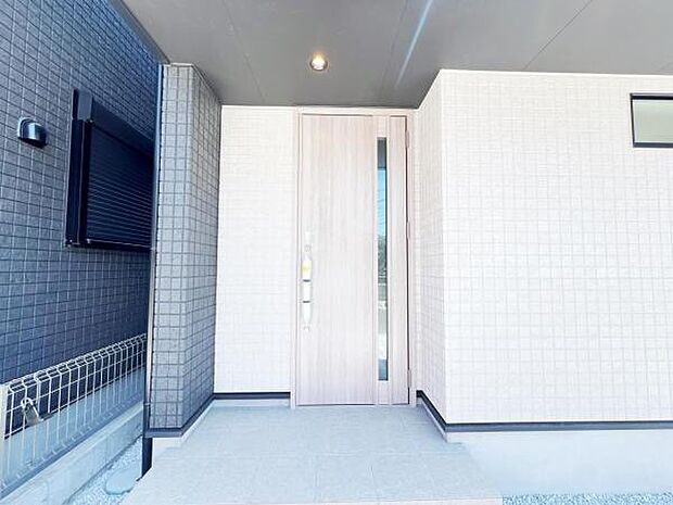 綺麗で明るい玄関でお客様をお迎えいただけます。