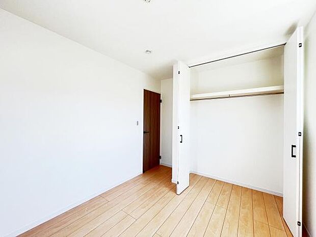 収納が備わっており、子供部屋や在宅ワークスペース等にもおすすめです。