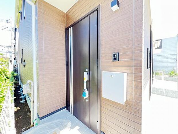 綺麗で明るい玄関でお客様をお迎えいただけます。