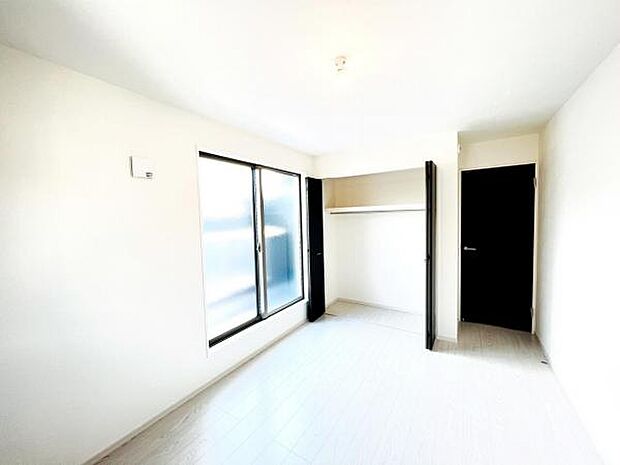 いつでもお部屋をスッキリお使い頂ける収納スペースを設置。