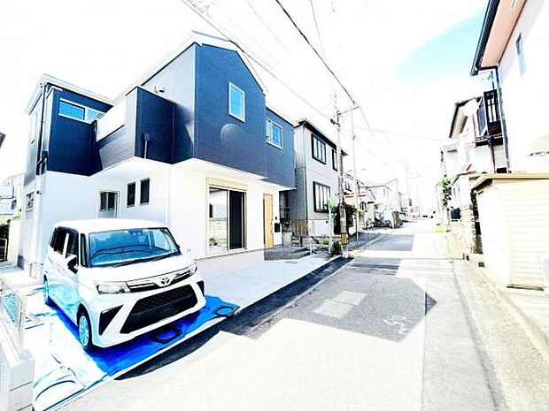 前面道路を含めた現地写真です。