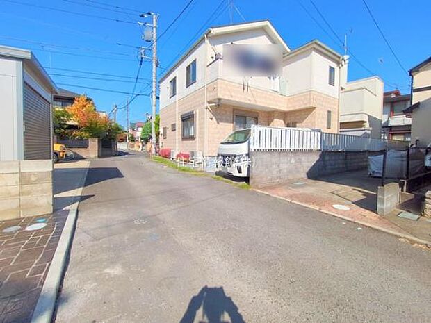 前面道路を含めた現地写真です。