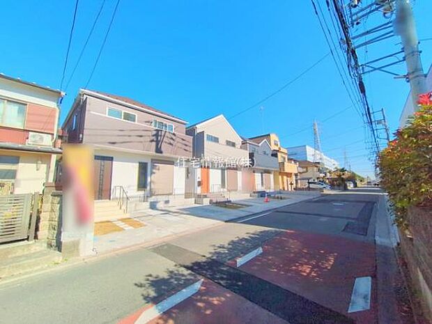 前面道路を含めた現地写真です。