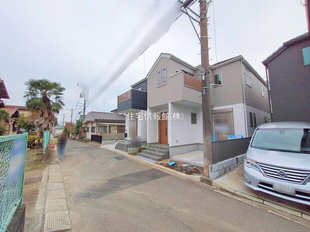 前面道路を含めた現地写真です。