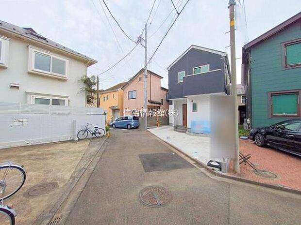 前面道路を含めた現地写真です。