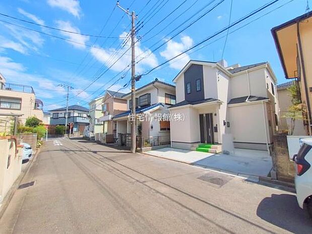 前面道路を含めた現地写真です。