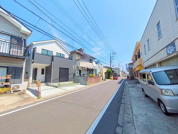前面道路を含めた現地写真です。