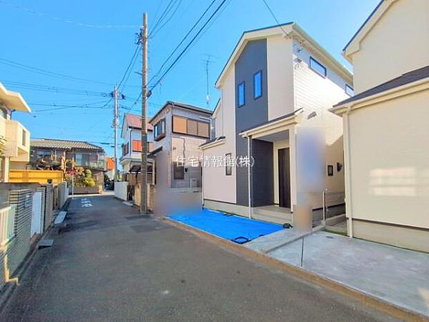 前面道路を含めた現地写真です。