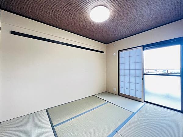 和室スペースです。畳のお部屋は寛げる空間ですね。
