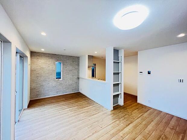 リビングダイニングになります。ご家族そろっての素敵な空間になりそうですね。