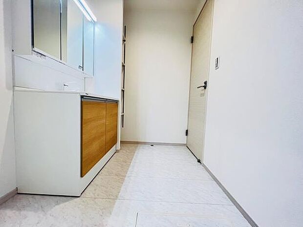 脱衣所は小さなお子様がいるご家庭にも重宝されます。