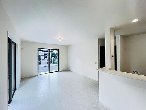 家族団らんの場所としてゆったりと居心地の良いリビングです。